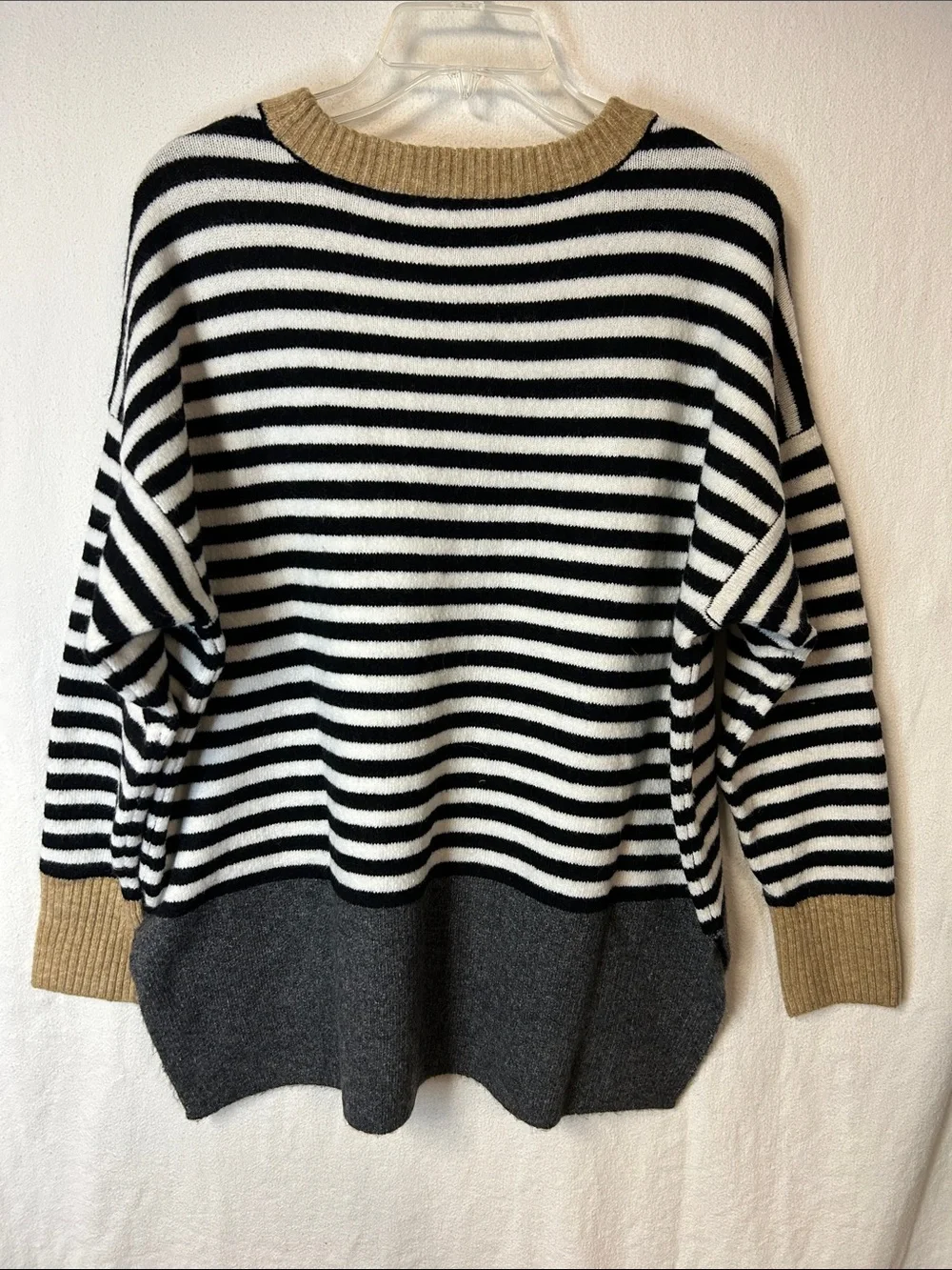 Vince Camuto Women's Sweater - Black & White Tan Trim Size L